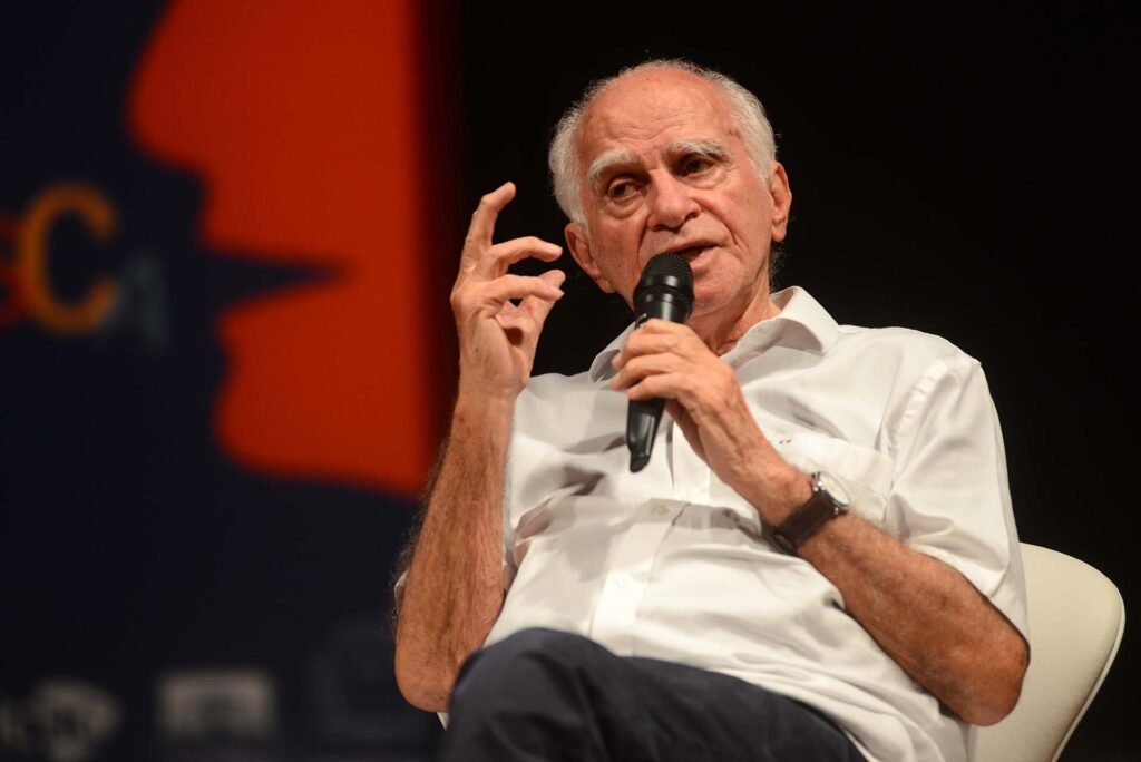 Confira como foi o evento com Ignácio de Loyola Brandão em Curitiba