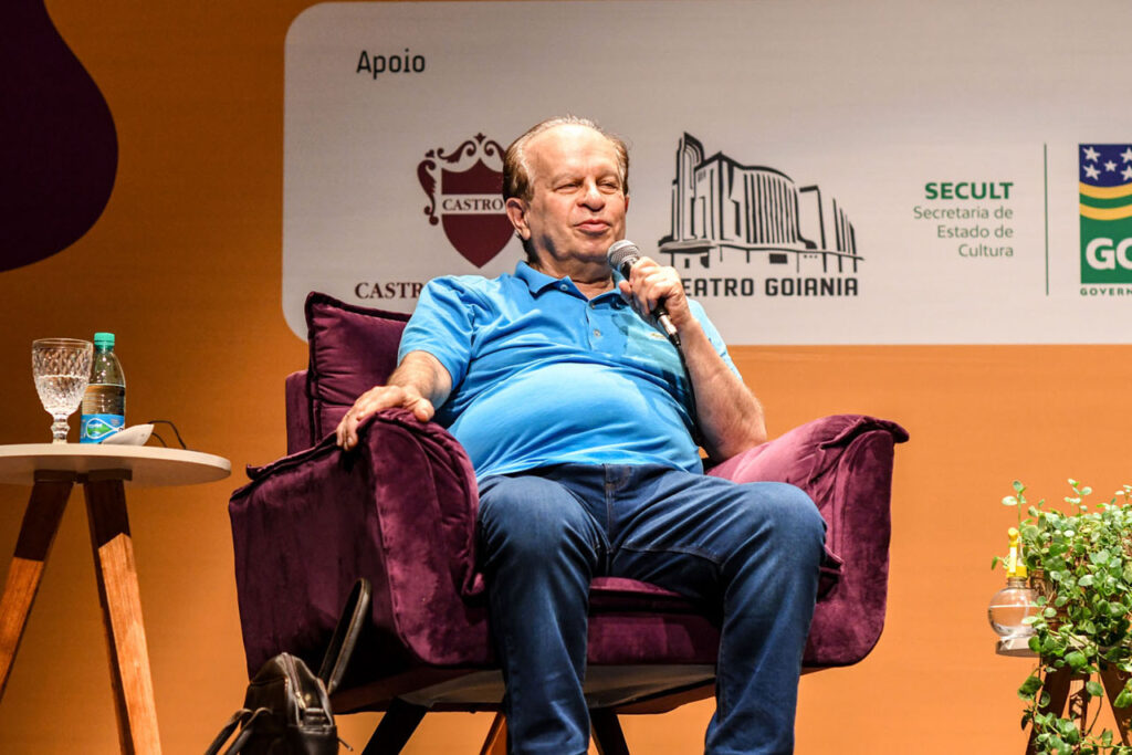 Veja como foi a conferência com Renato Janine Ribeiro em Goiânia