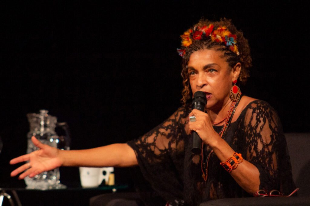 Confira como foi o evento com Elisa Lucinda em Maceió