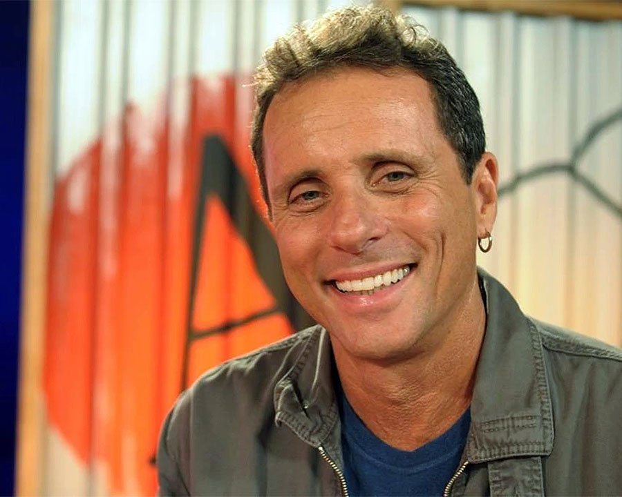 Alô, Brasília! Se liga no recado do Tony Bellotto!